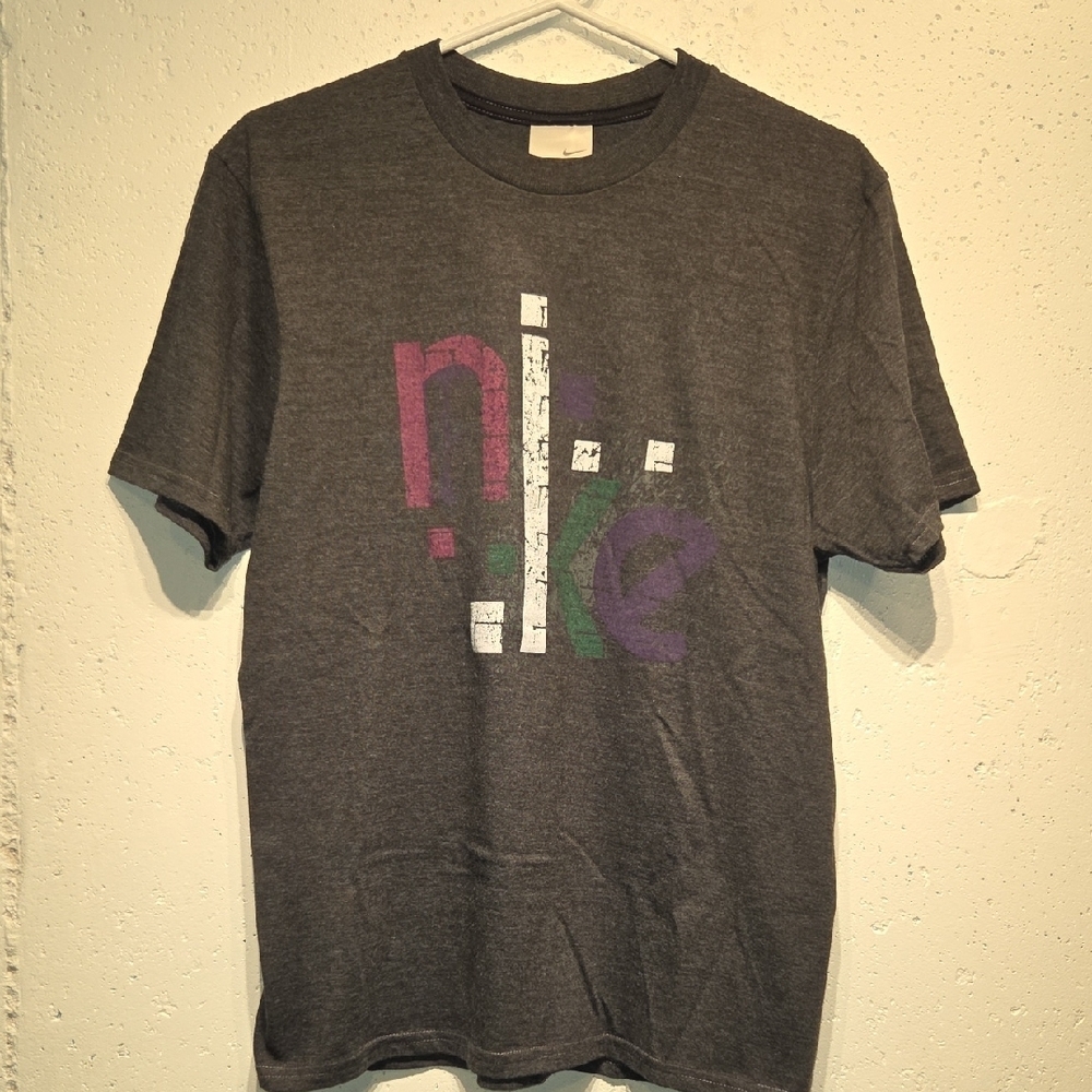 Nike Dark Heather Distressed Graphic Men's Tee (Medium)